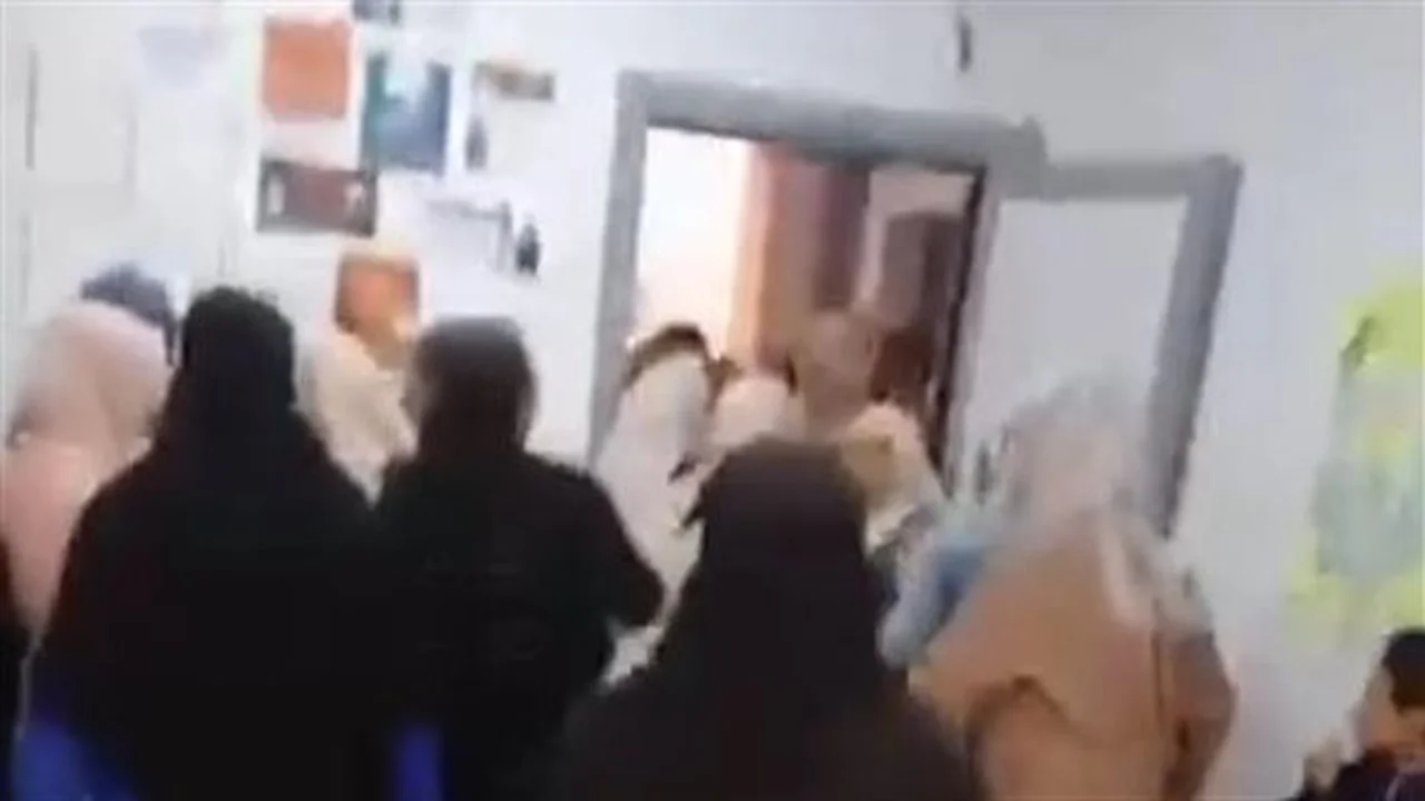 اتهام ولي أمر مدرسة بأكتوبر بالاعتداء واحتجاز بسبب هاتف ابنه